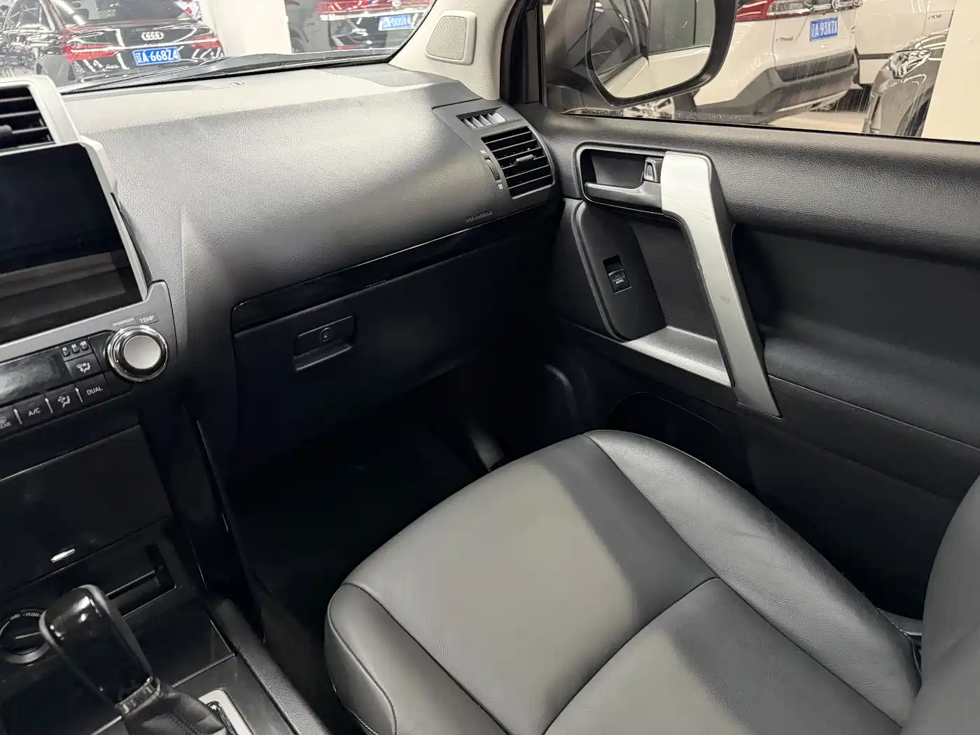 Toyota Prado (Import) 2014 2.7L Automatic Standard Edition фото 11