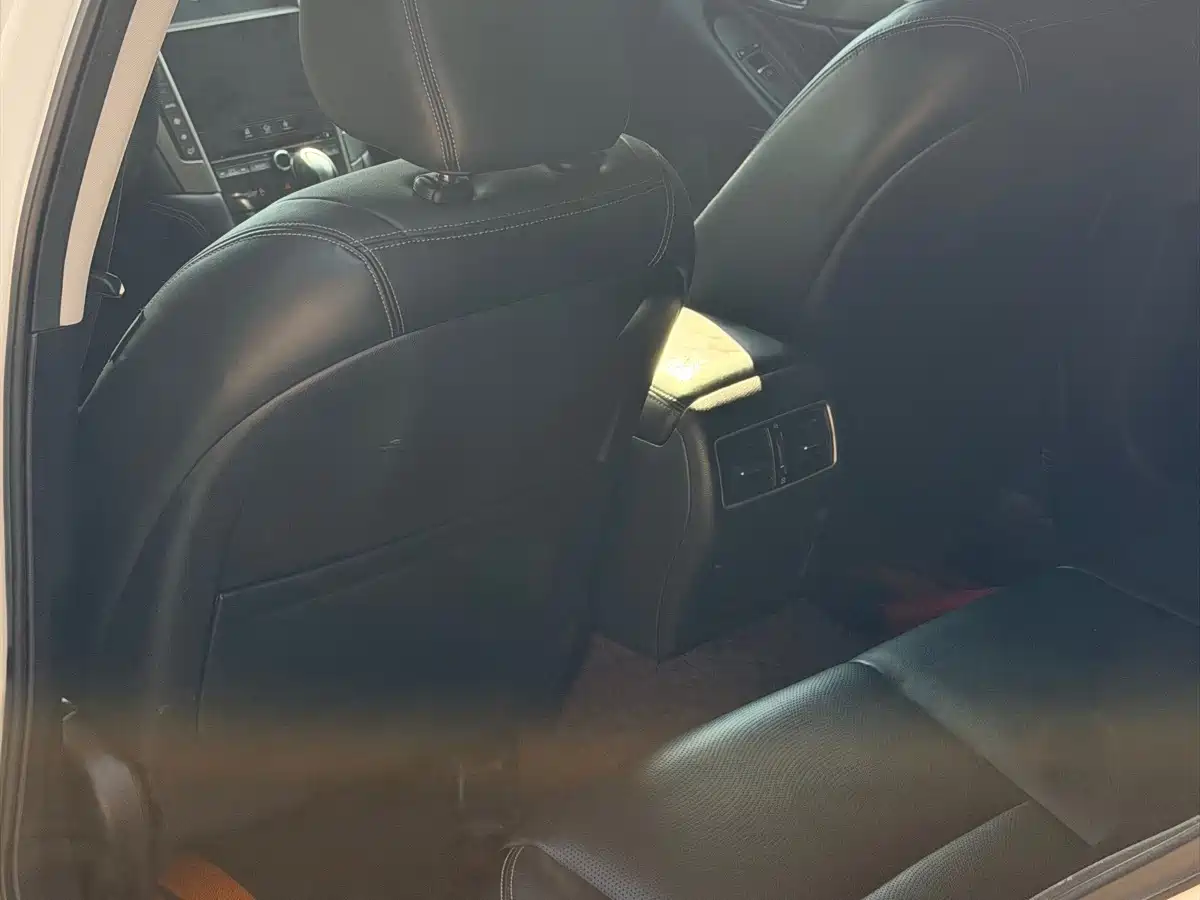 Фото 10 - Infiniti Q50L