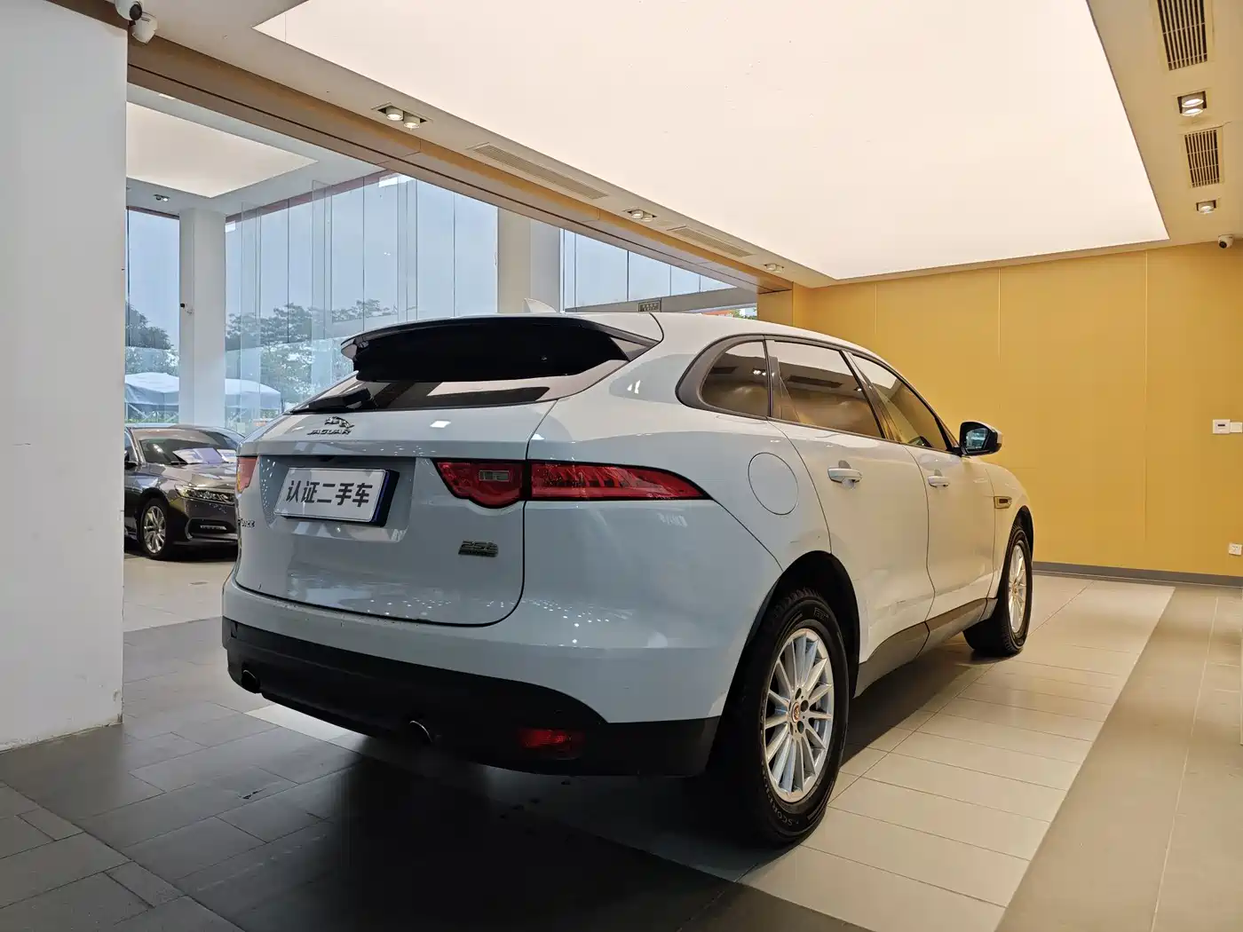 Jaguar F-PACE 2018 2018 2.0T 4WD Urban Premium Edition