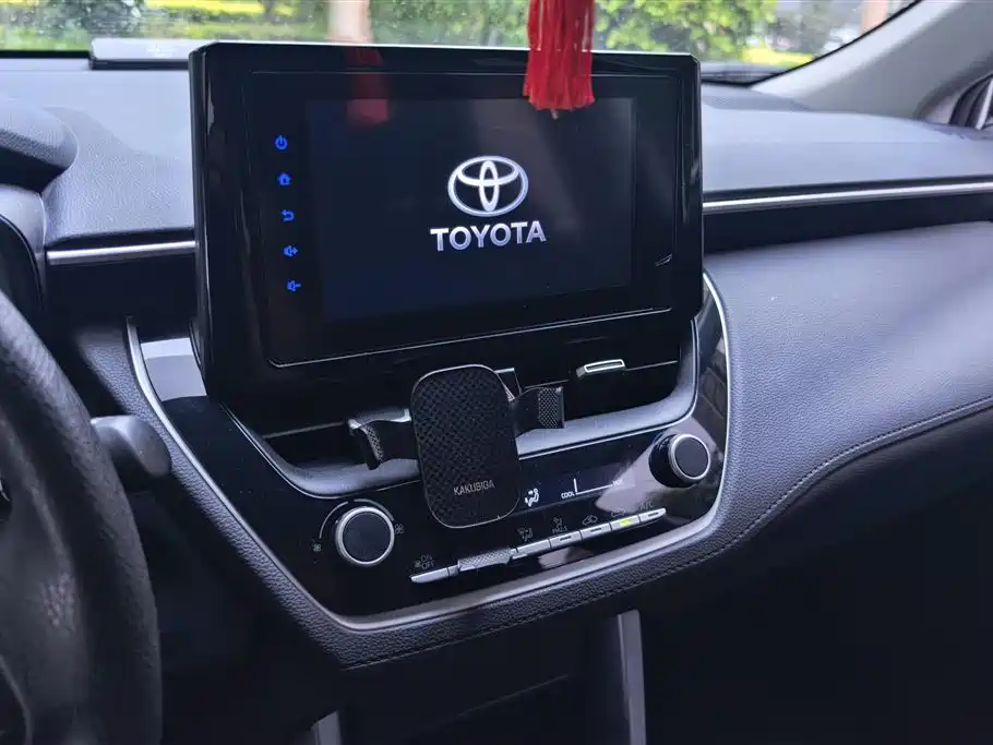 Toyota Frontlander 2022 2.0L CVT Elite фото 13