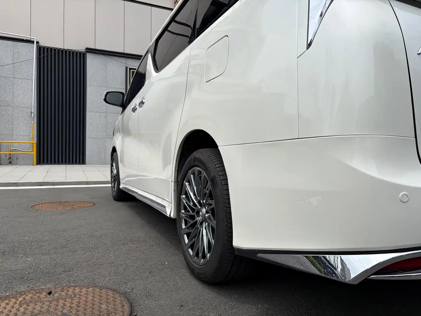Toyota Alphard 2018 3.5L Luxury фото 12
