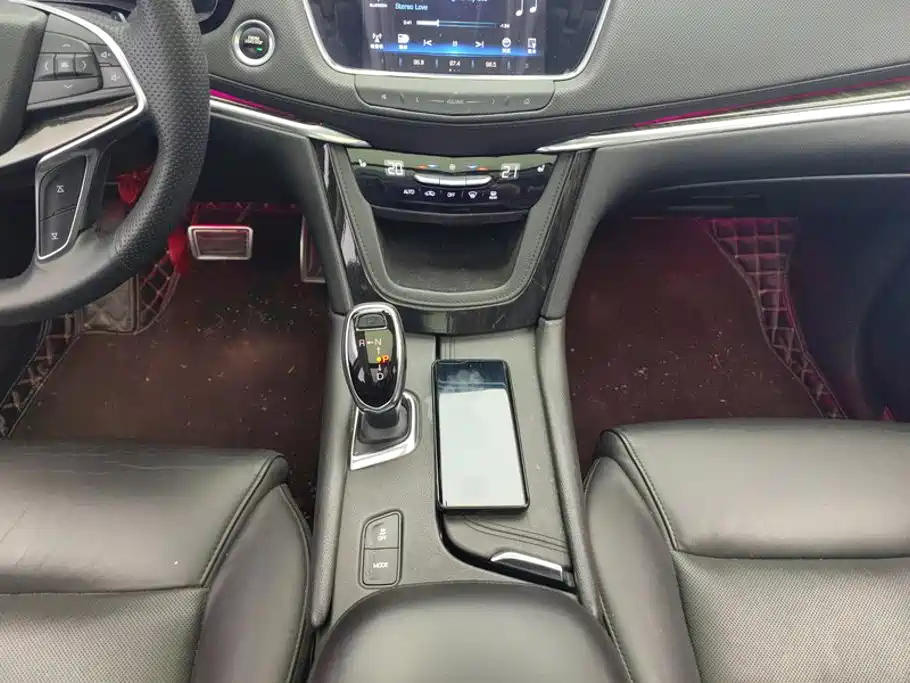 Фото 16 - Cadillac XT5