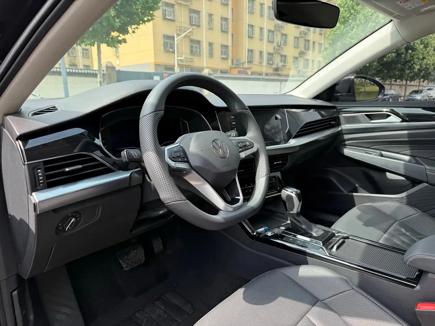 Volkswagen Passat 2024 330TSI Starlight Elite Edition фото 6