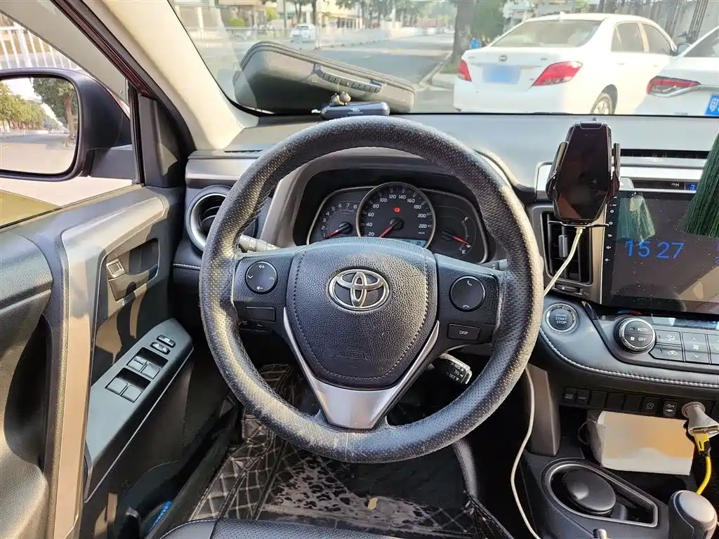 Toyota RAV4 Rongfang 2016 2.0L CVT 2WD Trend (China V) фото 3