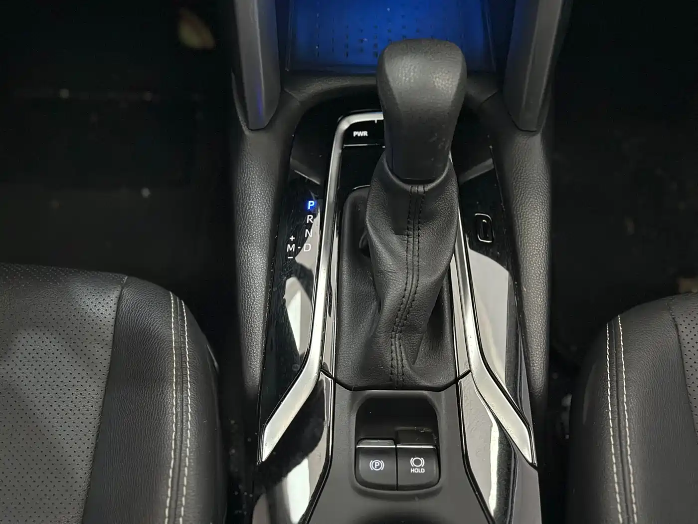 Toyota Frontlander 2023 2.0L CVT Luxury Edition фото 11