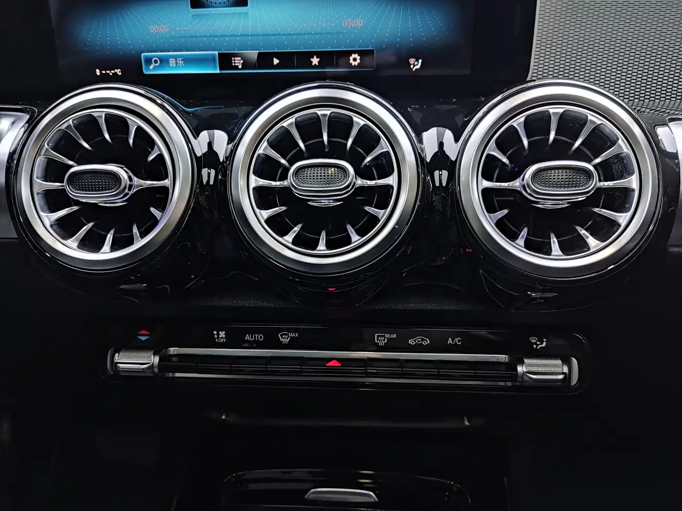Mercedes-Benz GLB 2020 GLB 180 Style фото 16