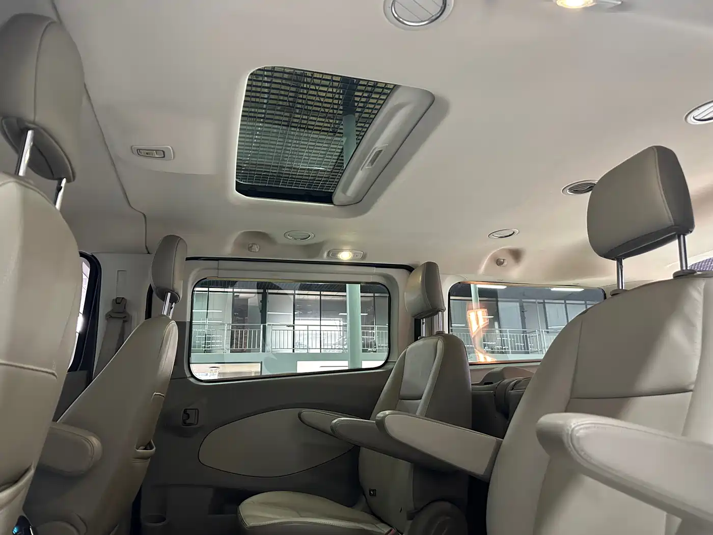 Ford Tourneo 2016 2.0T Manual Elite Edition фото 15