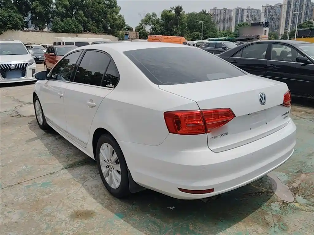 Volkswagen Sagitar 2016 230TSI 25th Anniversary Edition фото 5