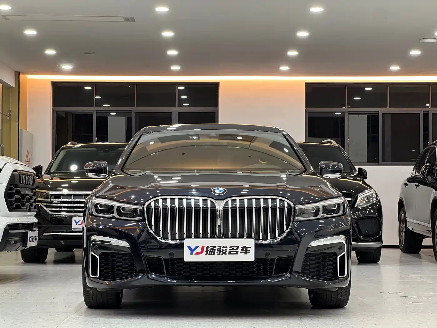 BMW 7 Series 2021 Model 740Li Leading M Sport Package фото 2