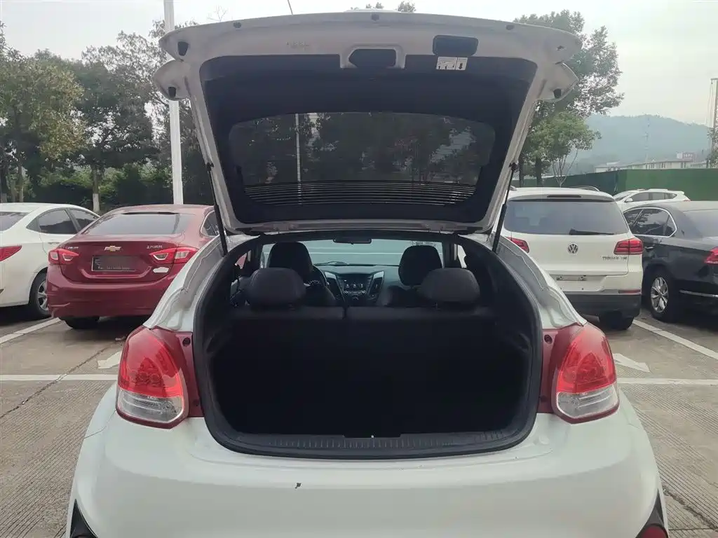 Hyundai Veloster 2012 1.6T Automatic Luxury фото 16