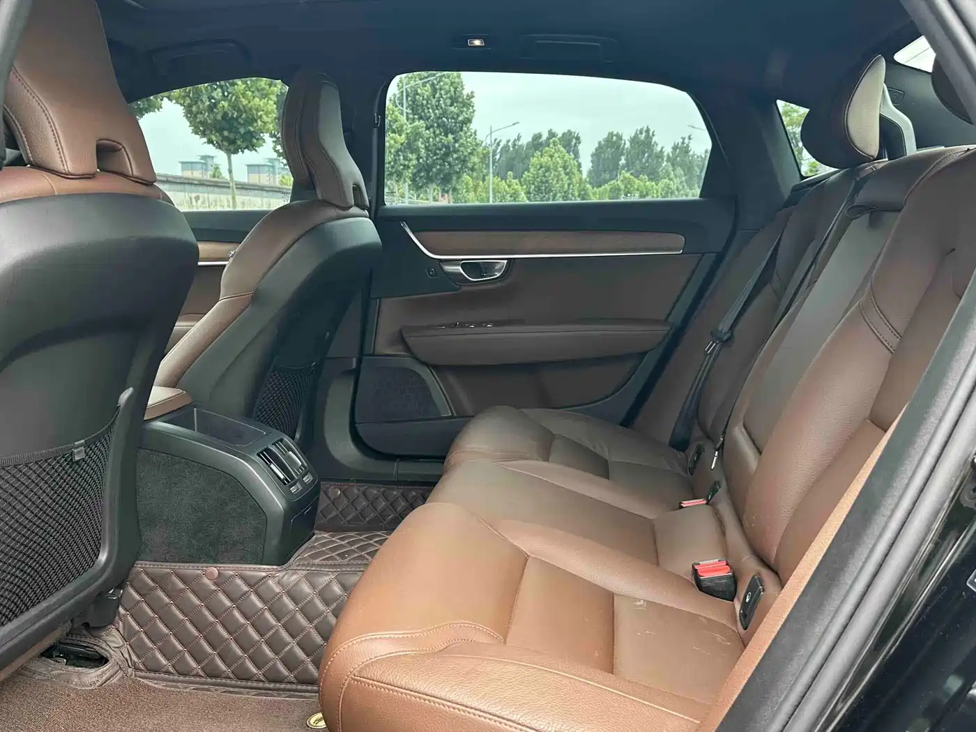 Volvo S90 2024 B5 Momentum Luxury Edition фото 6