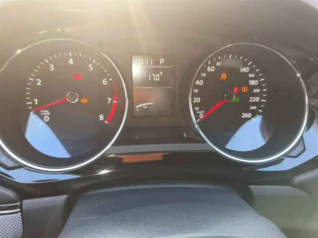 Volkswagen Sagitar 2015 1.6L Automatic Comfort фото 4