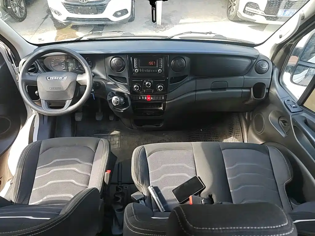 Iveco Daily 2022 2021 2.0T Manual Chaorui Long Wheelbase Short Overhang High Roof Manual Door F1A