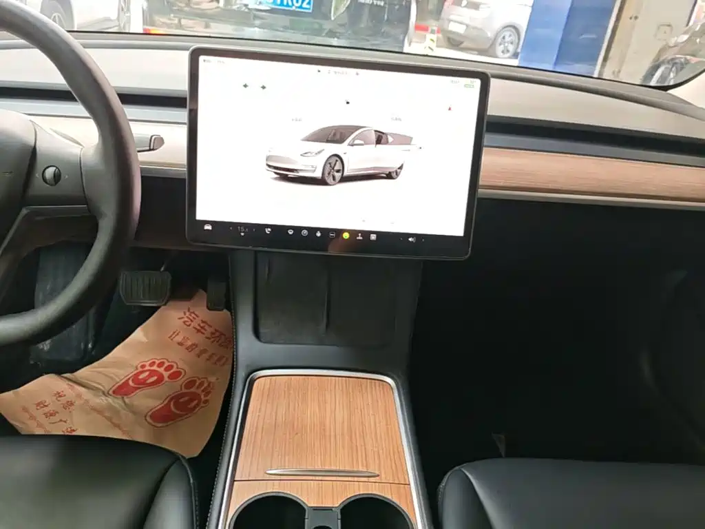 Фото 13 - Tesla Model 3