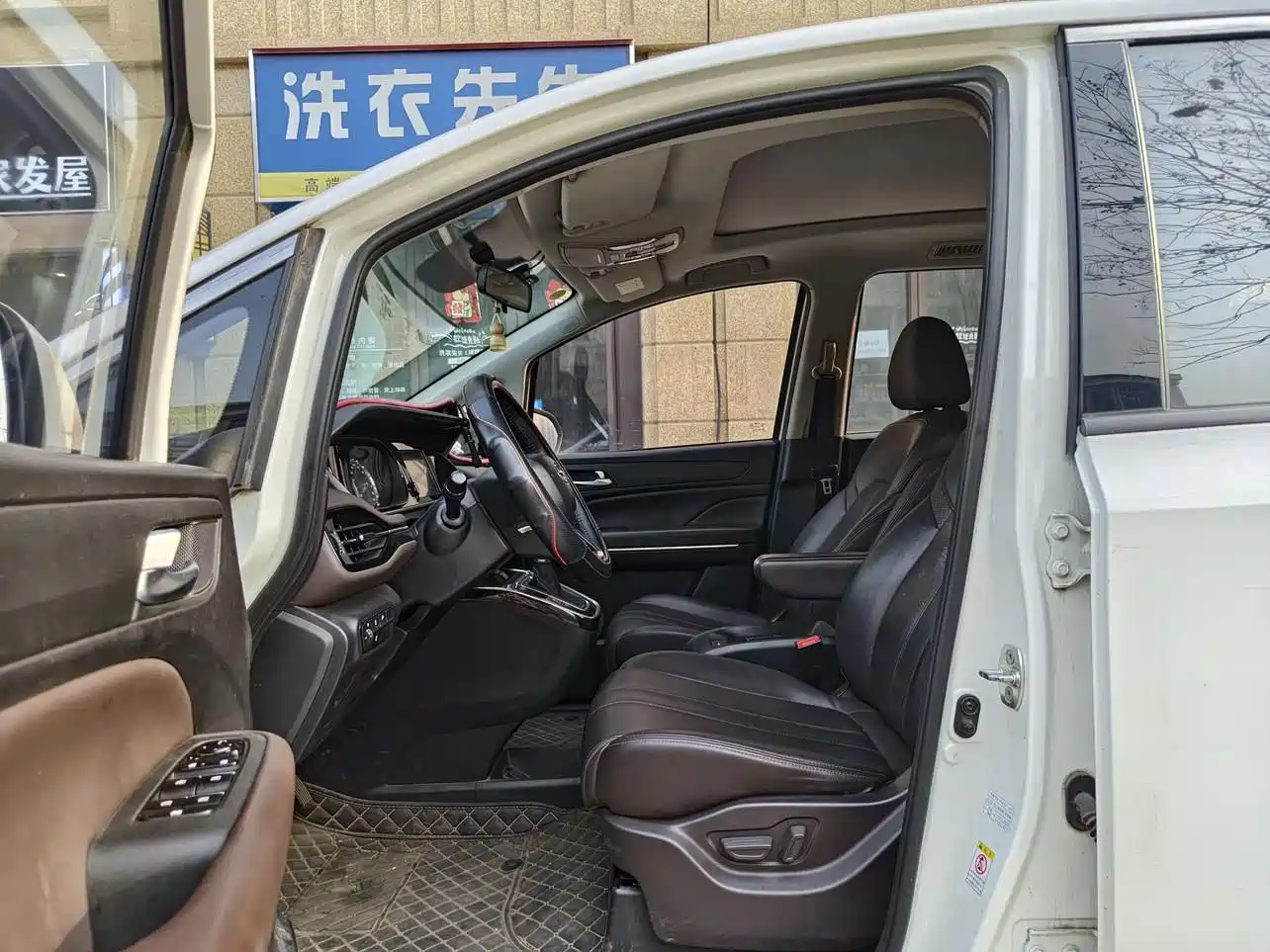 GAC Trumpchi Trumpchi M6 2019 270T Automatic Premium Edition (7-Seater) China V фото 9