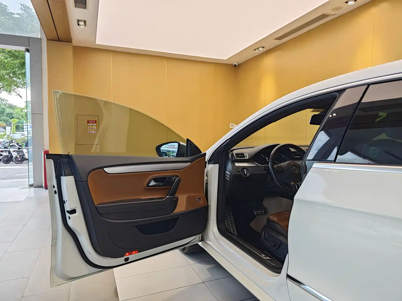 Volkswagen FAW-Volkswagen CC 2016 Model 1.8TSI Luxury фото 8