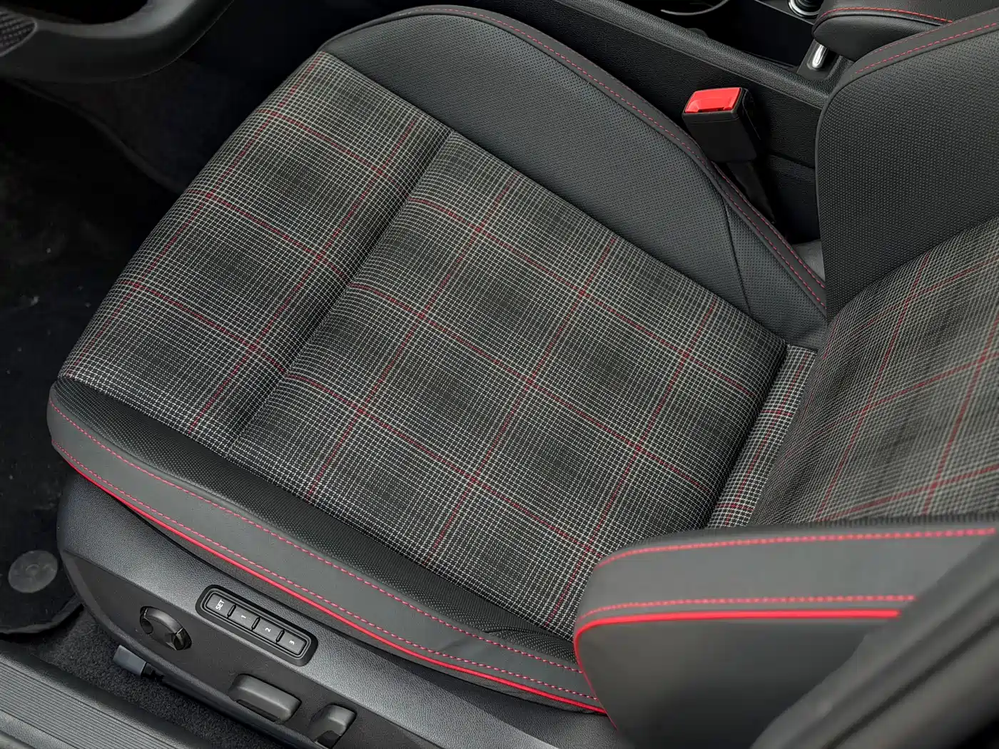 Volkswagen Golf GTI 2023 380TSI DSG GTI фото 10