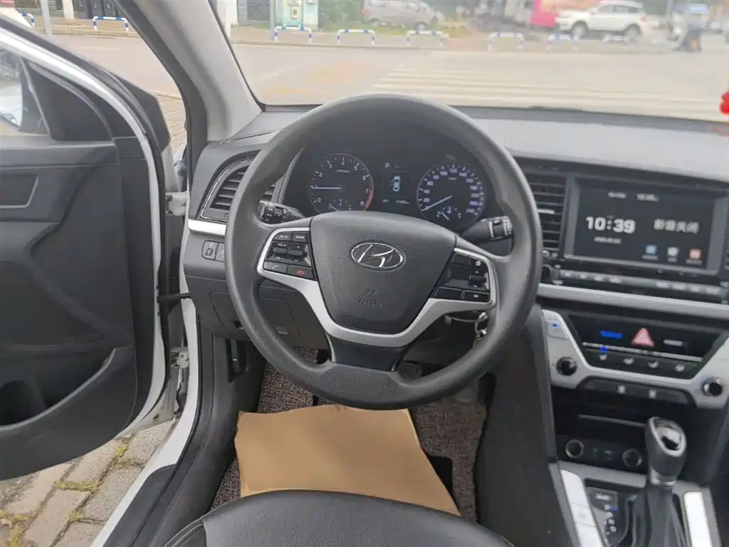 Hyundai Elantra 2016 Model 1.6L Automatic Smart Elite фото 11