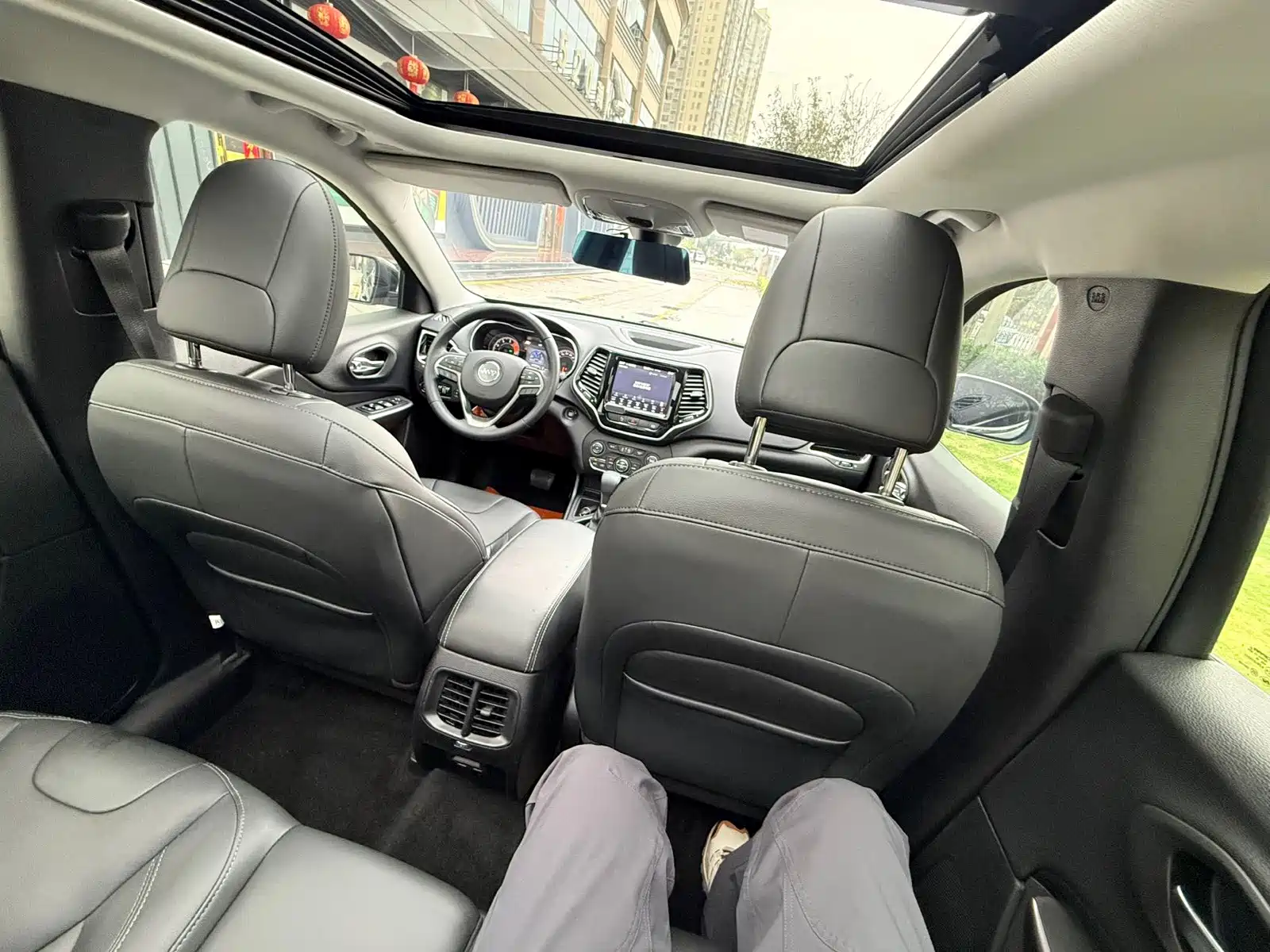 Photo 15 - Jeep Cherokee