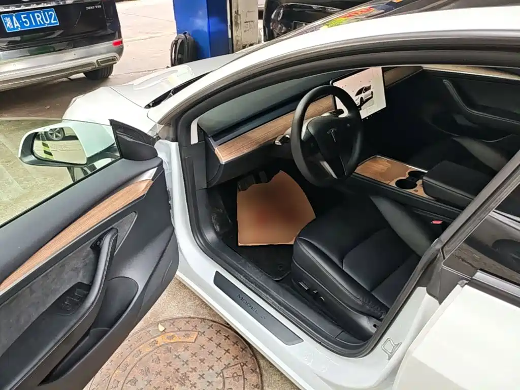 Фото 16 - Tesla Model 3