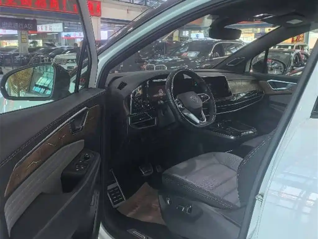 Volkswagen Talagon 2022 380TSI 4WD R-Line Explorer Edition 6-seater фото 7