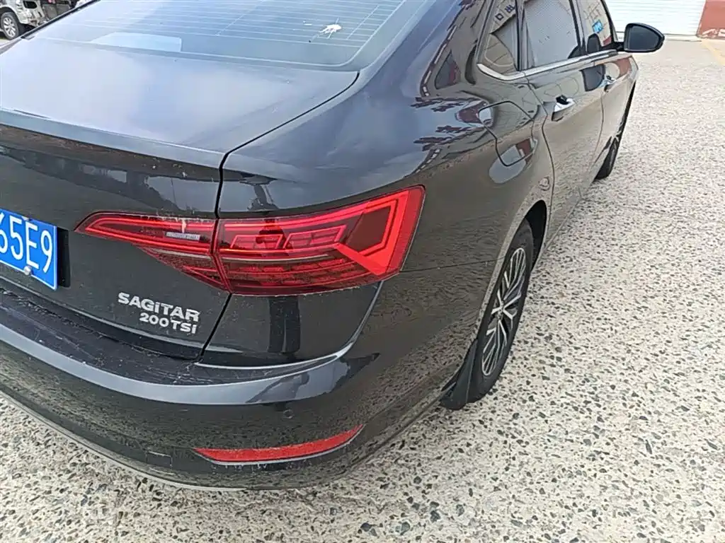 VOLKSWAGEN SAGITAR