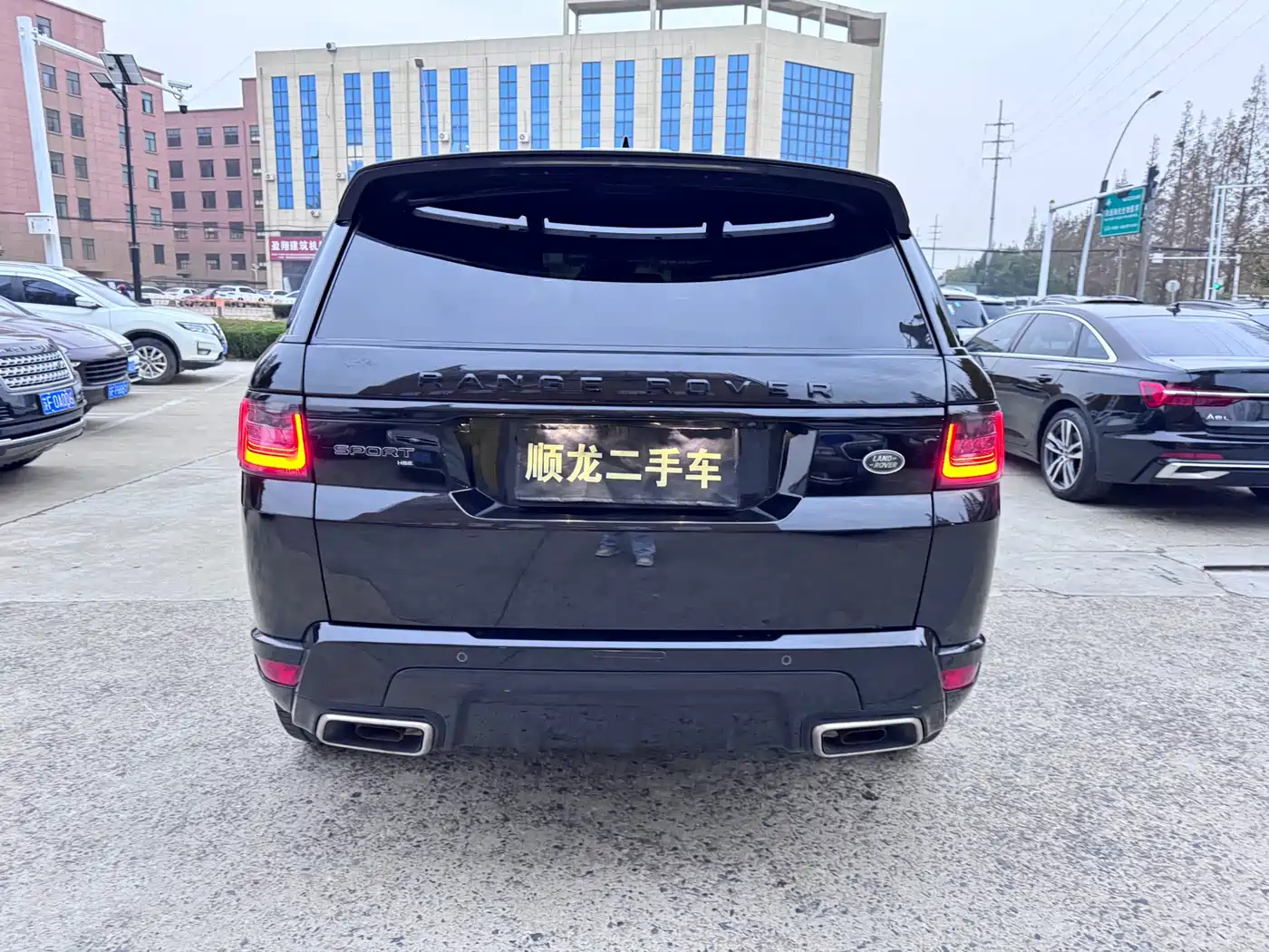 Land Rover Range Rover Sport 2022 3.0 L6 Gloss Black Edition фото 4