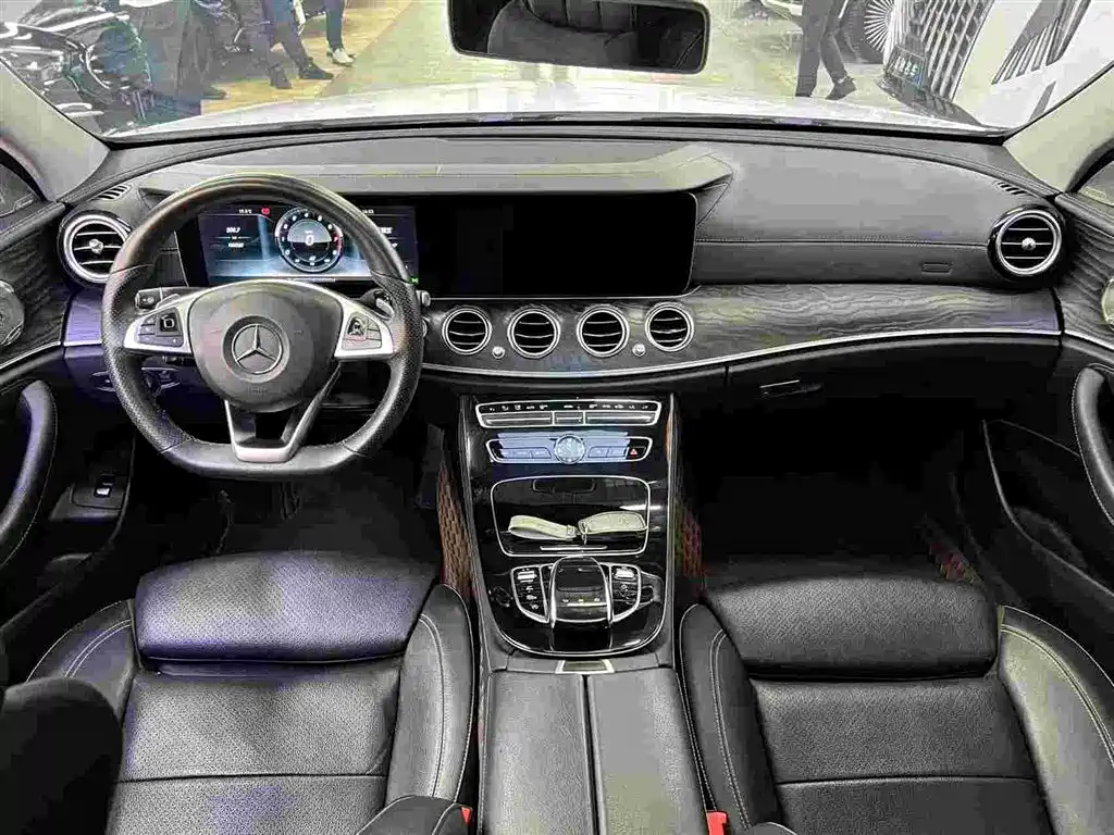 Фото 6 - Mercedes-Benz E-Class