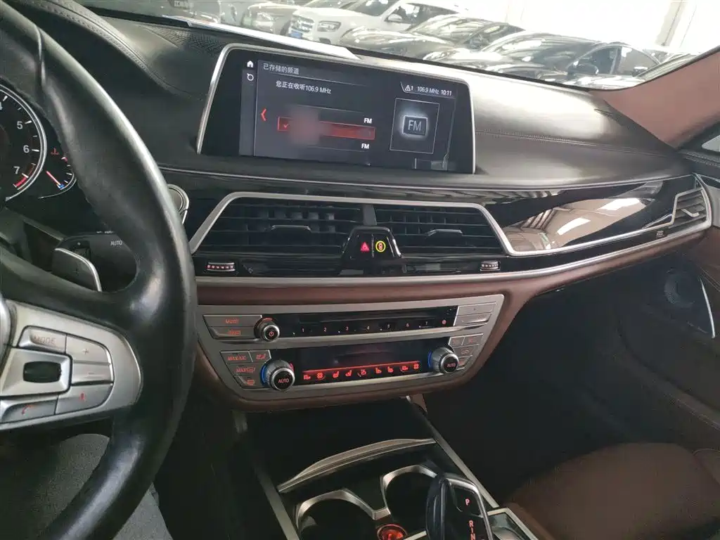 BMW 7 Series 2018 740Li xDrive Premium Type M Sport Package фото 12
