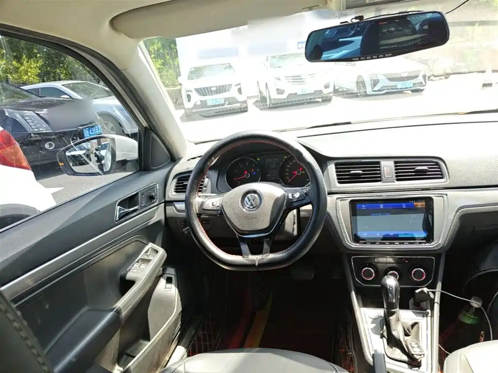 Volkswagen Lavida 2017 1.6L Automatic Comfort Edition фото 11