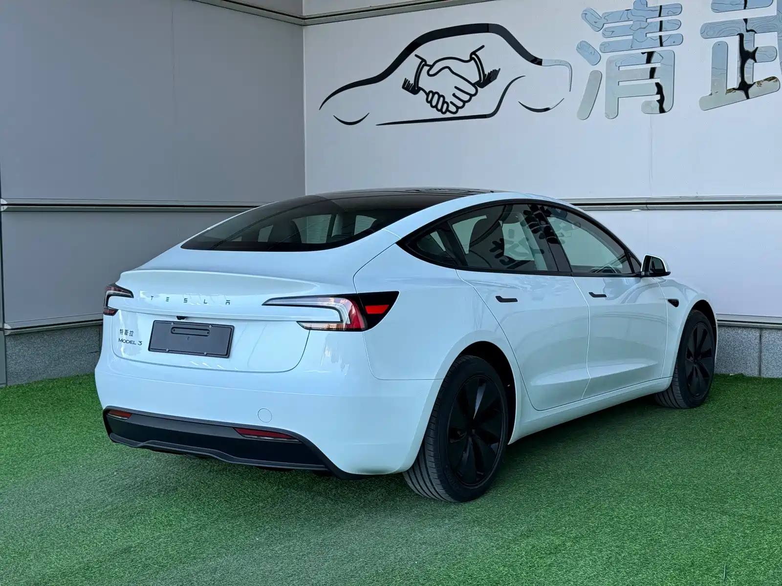 Фото 16 - Tesla Model 3