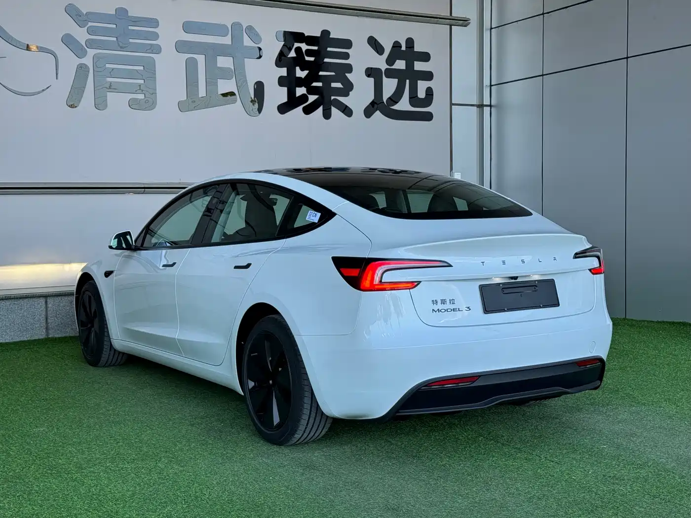 Tesla Model 3 2026 2025 Model Year Facelift Rear-Wheel Drive