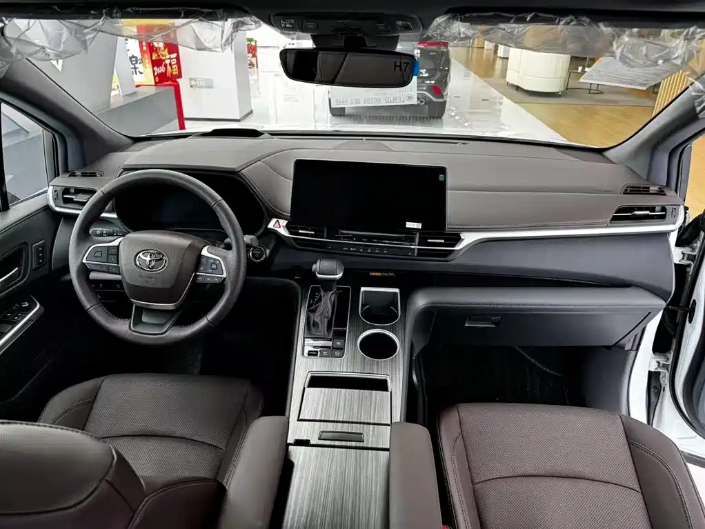 Toyota Granvia 2026 Model 2.5L Hybrid Prestige PLUS AWD Trim фото 13