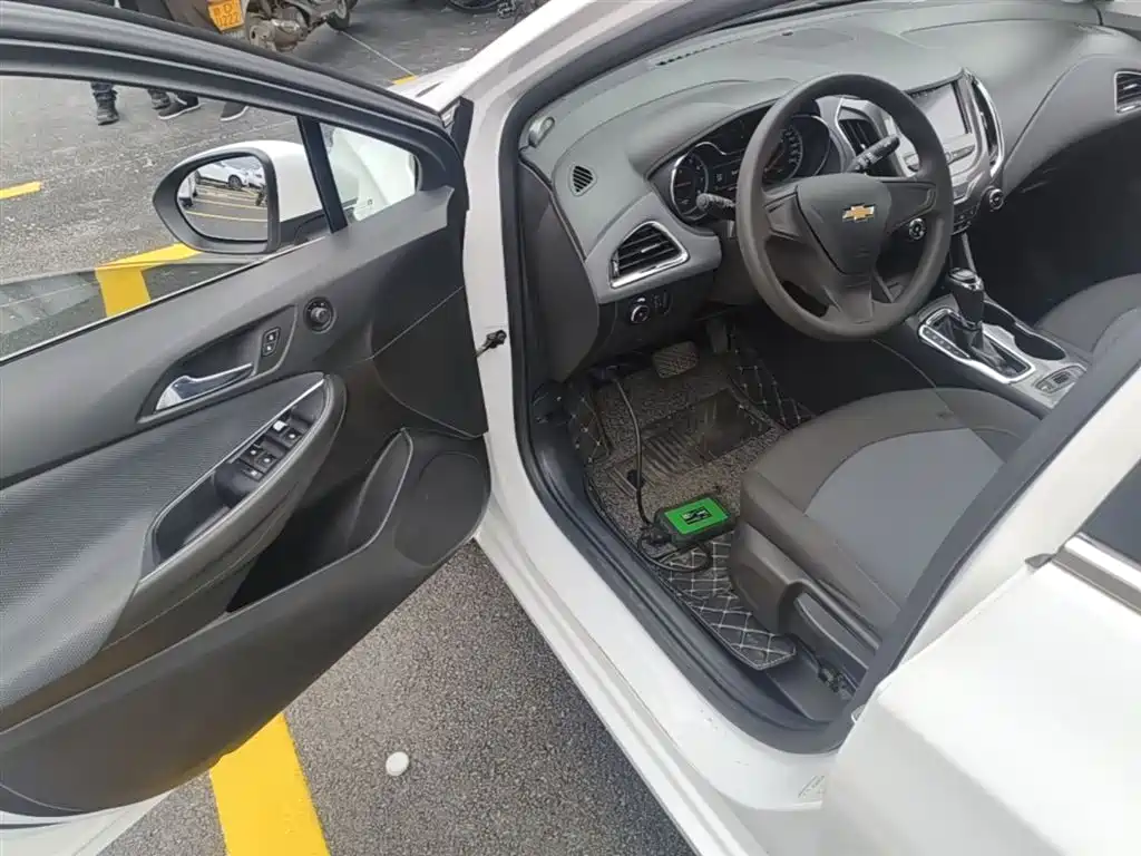 Chevrolet Cruze 2017 1.5L Automatic Pioneer Sunroof фото 16