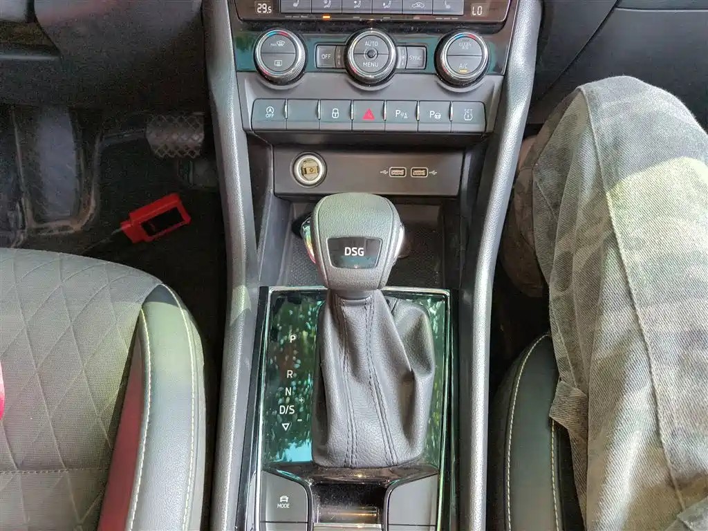 Škoda Karoq 2019 TSI280 Smart Drive Luxury Edition China V фото 14