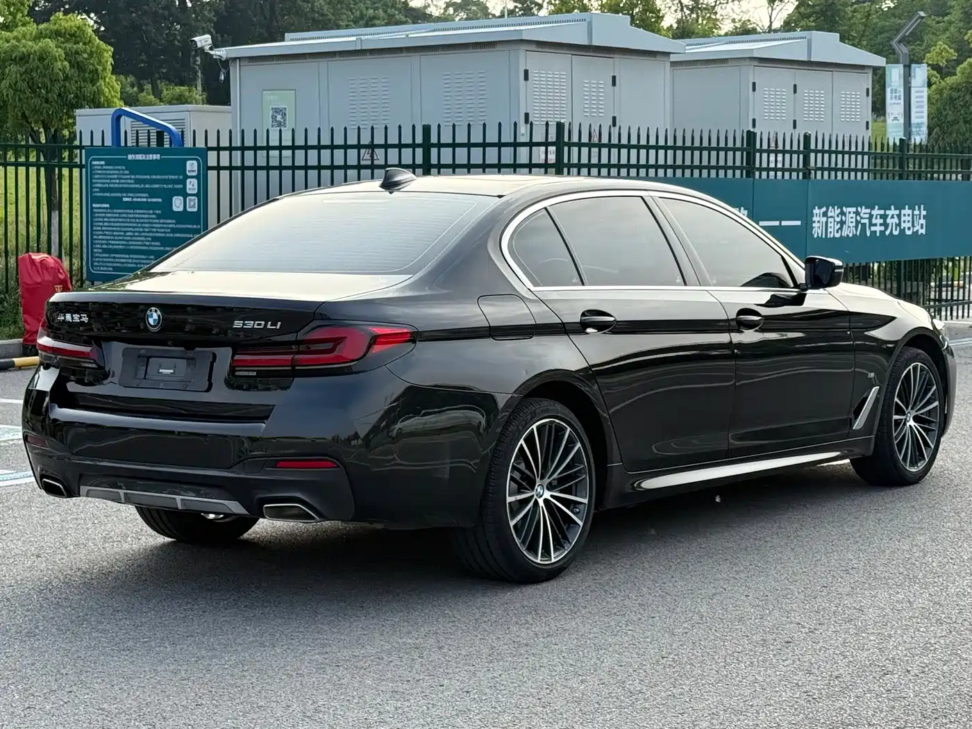 BMW 5 Series 2023 530Li Leading M Sport Package фото 6