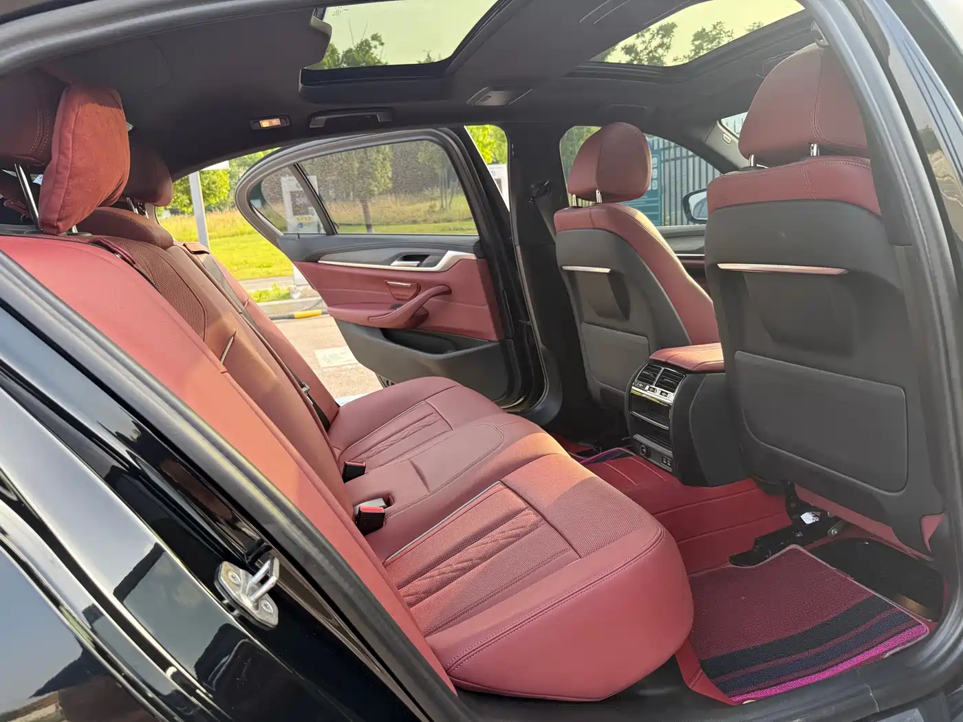 BMW 5 Series 2023 530Li Leading M Sport Package фото 12