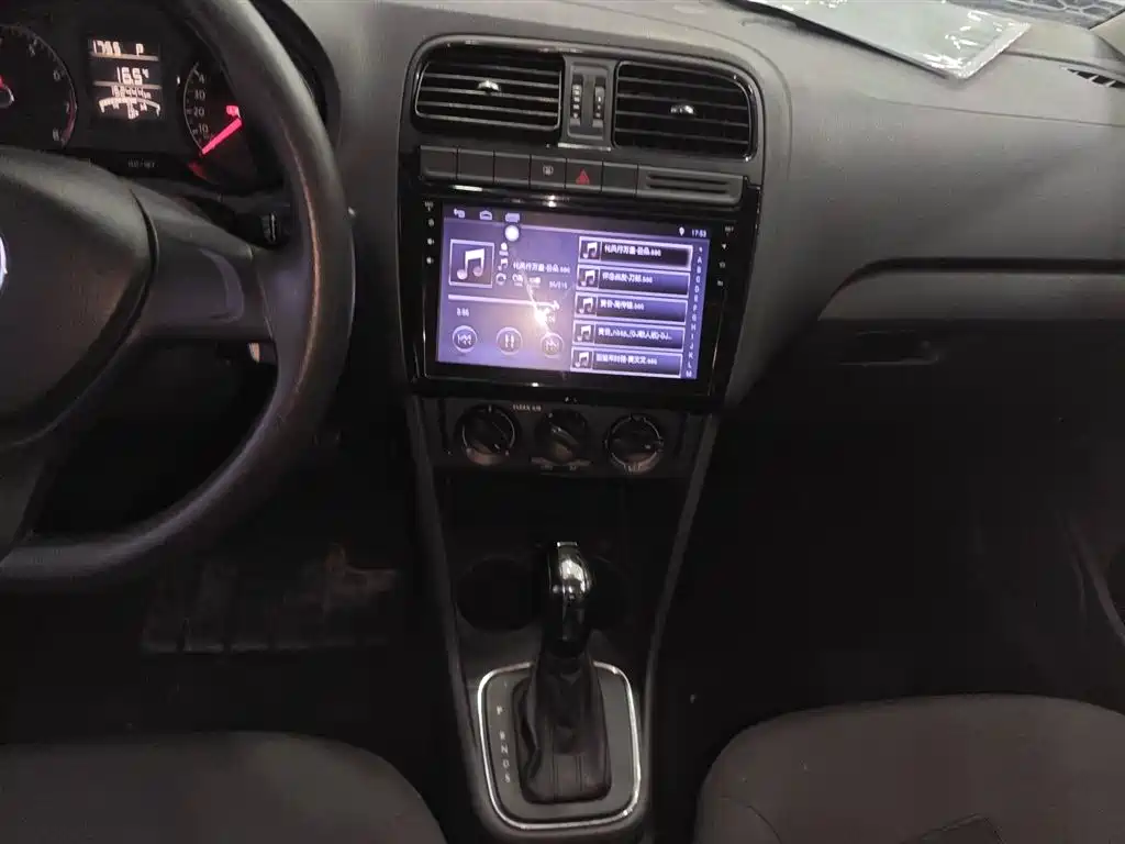 Volkswagen Polo 2016 1.4L Automatic Trend фото 13