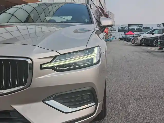 Volvo S60 2024 B4 Elegance Luxury Edition — фото 4