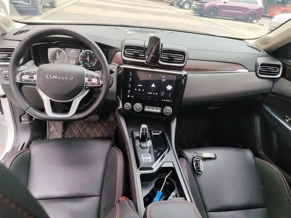 Lynk & Co 02 2018 1.5T DCT 2WD Power Pro Edition China V фото 6