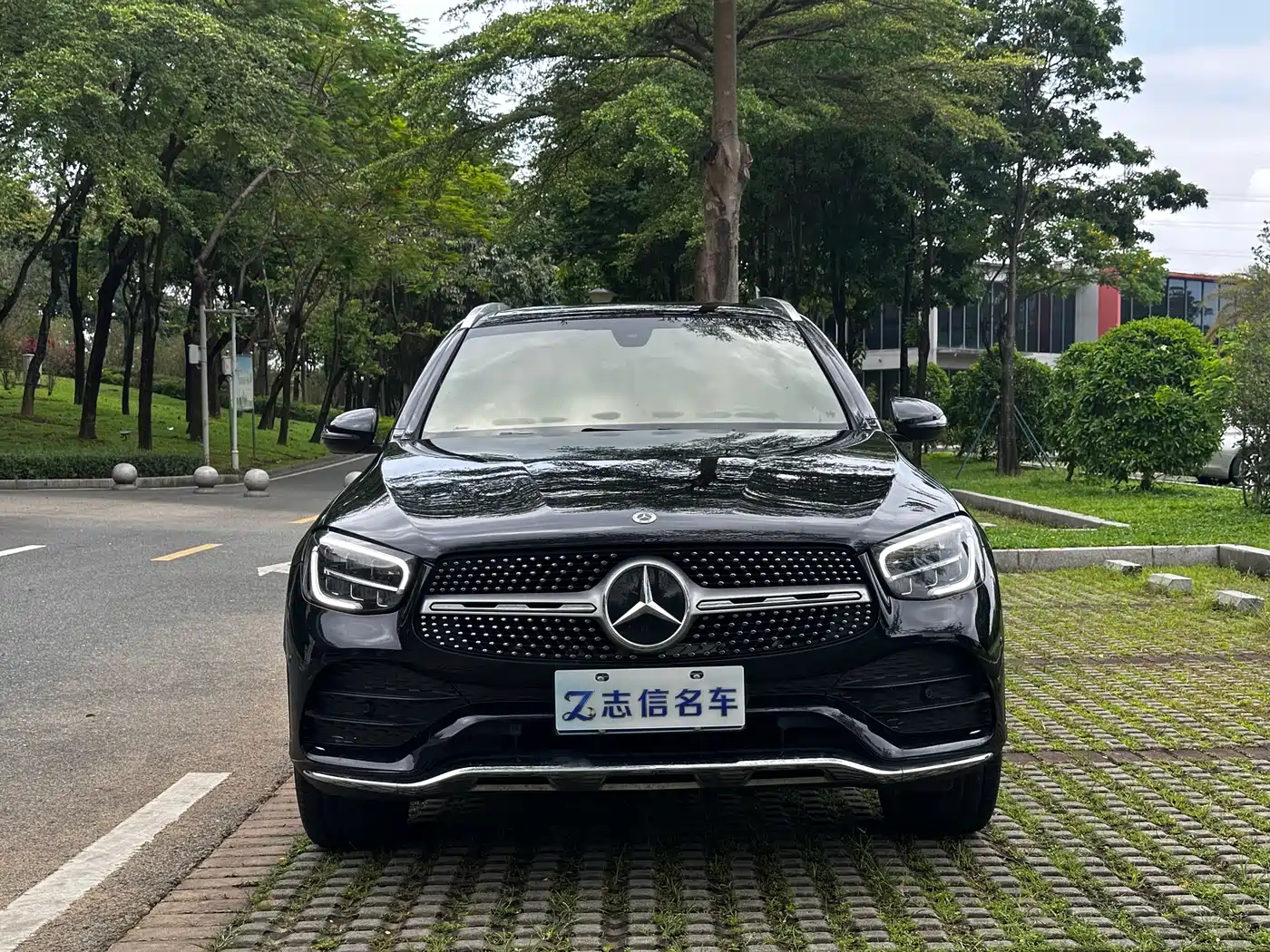 Mercedes-Benz GLC 2022 Facelift GLC 300 L 4MATIC Dynamic Collector's Edition фото 4