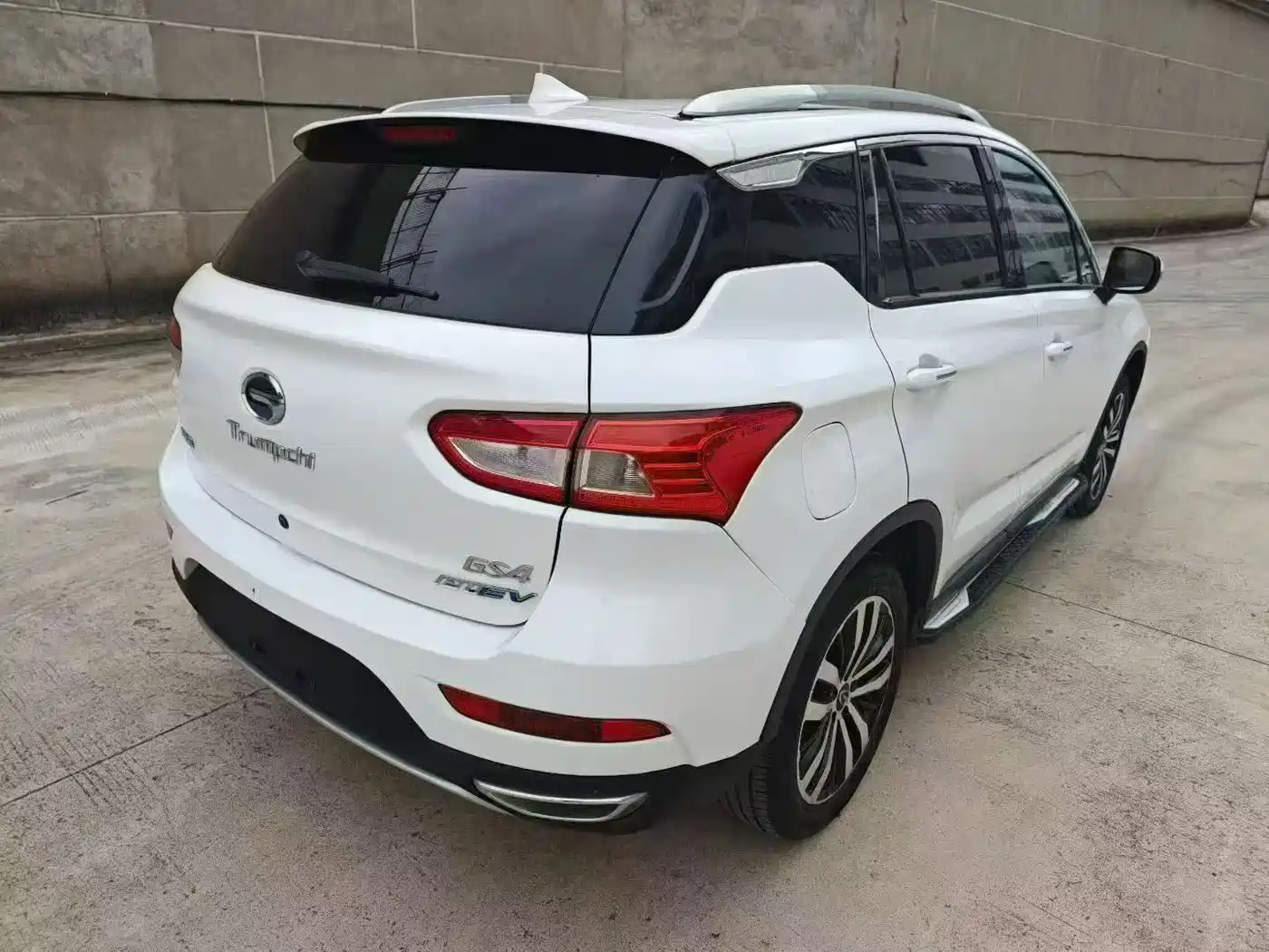 GAC Trumpchi Trumpchi GS4 New Energy 2017 1.5L PHEV Premium Edition фото 4