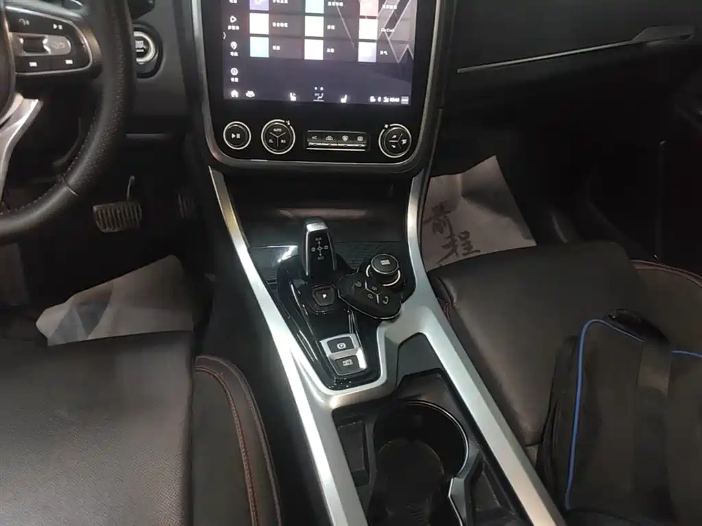 Lynk & Co 01 2019 2.0T AWD Pro Edition China V фото 14