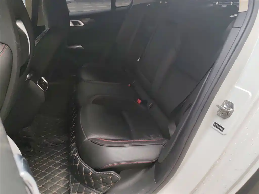 Lynk & Co 02 2018 1.5T DCT 2WD Power Pro Edition China V фото 13