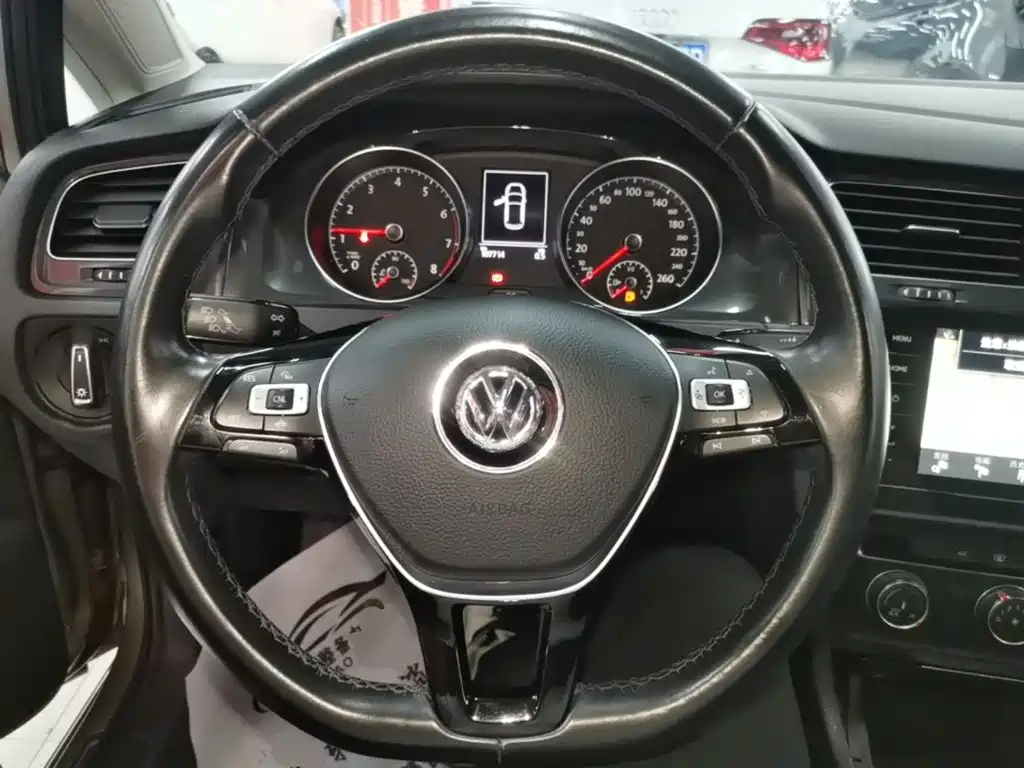 Фото 7 - Volkswagen Golf