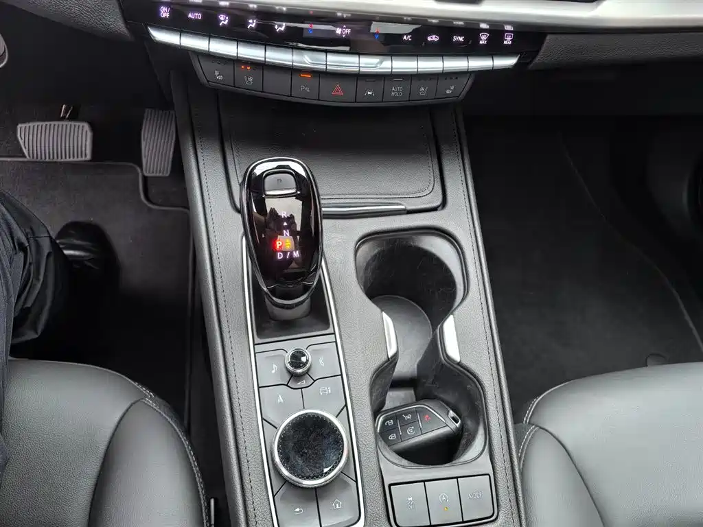 Cadillac XT4 2024 28T 2WD Premium фото 18
