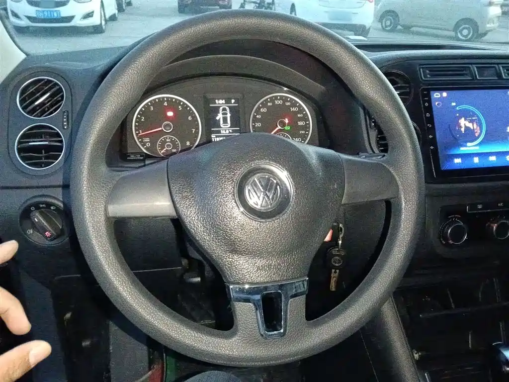 Volkswagen Tiguan 2015 1.8TSI Automatic 2WD Trendline фото 8