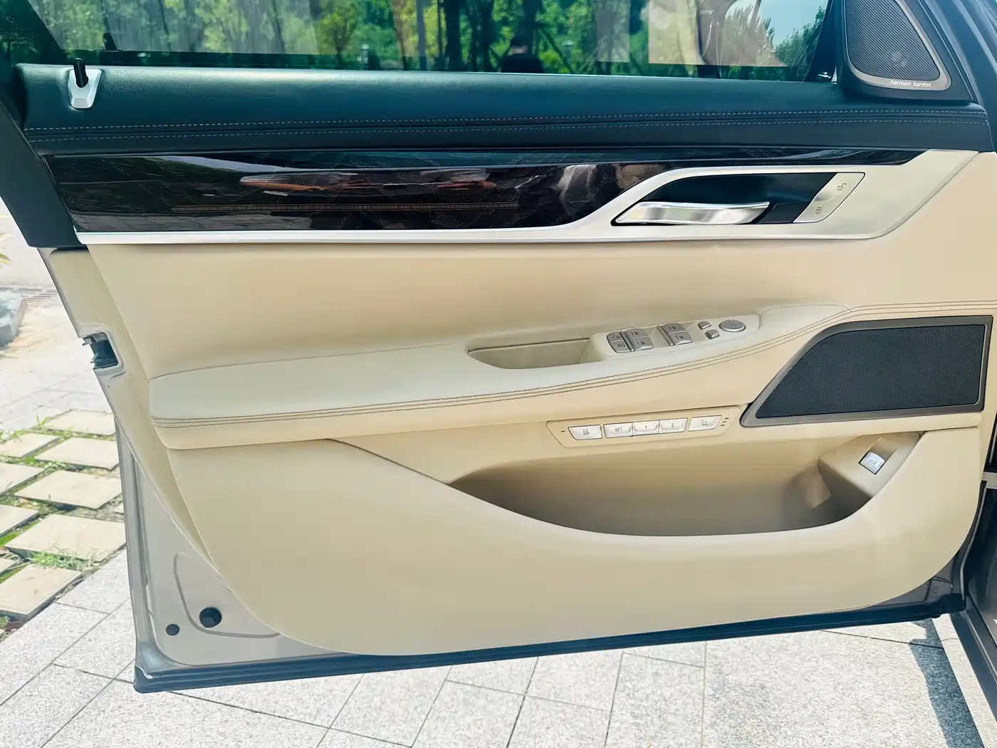 BMW 7 Series 2016 750Li xDrive 4-Seater фото 6