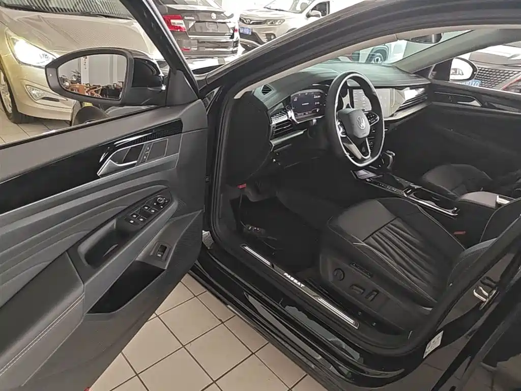 Volkswagen Passat 2023 Facelift 330TSI Starlight Luxury Edition фото 16