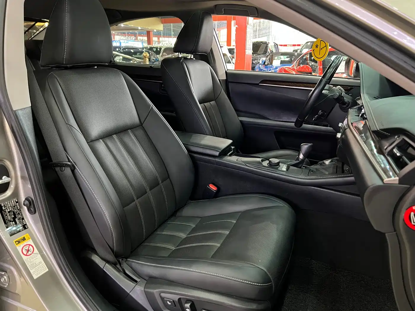 Lexus ES 2015 250 Elegance Edition фото 16